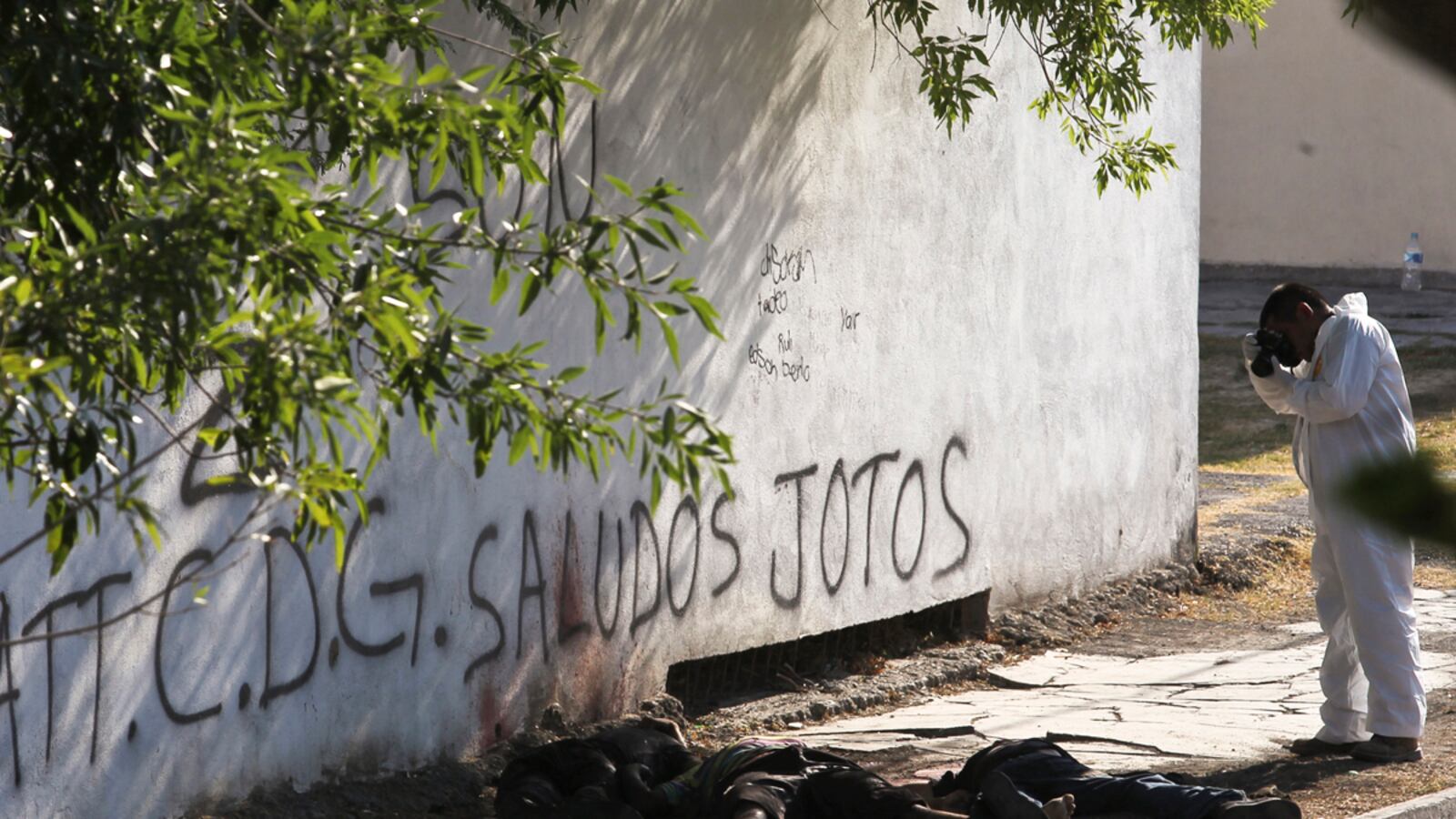 cheats/2011/06/16/33-die-in-mexican-drug-gang-battle/mexican-drug-wars-cheat_vcu7cx
