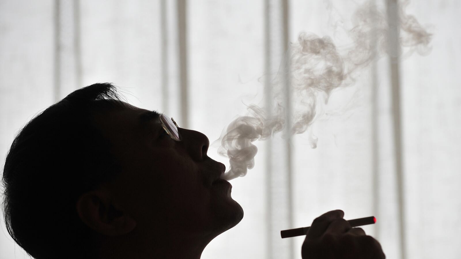 cheats/2013/12/19/nyc-bans-e-cigs-in-public-spaces/131219-ecig-ban-cheat_soyuks