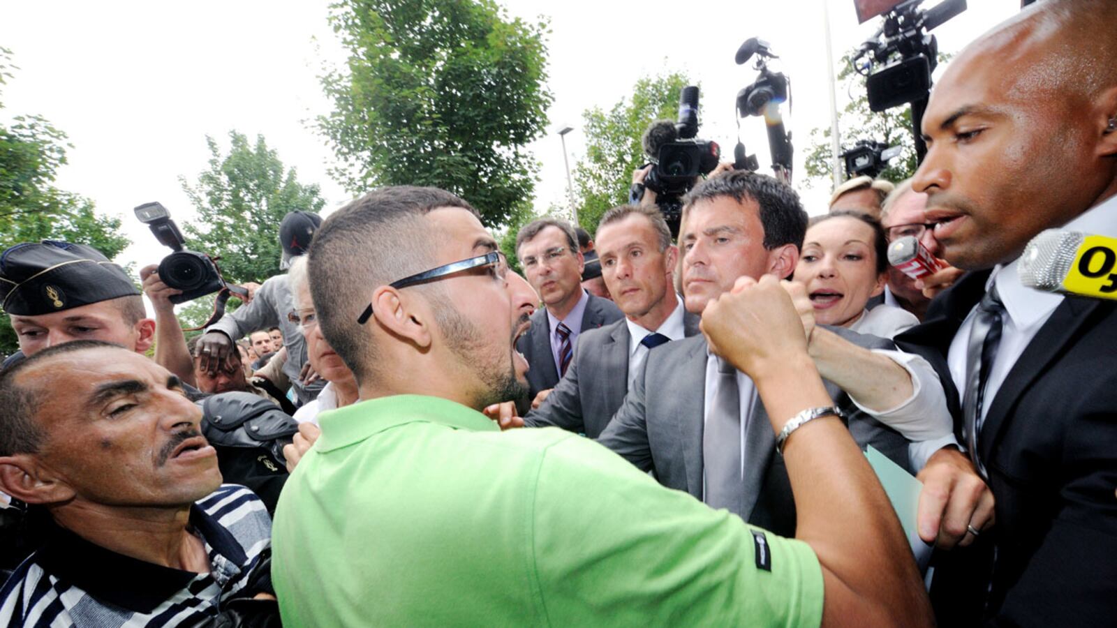 articles/2012/08/14/french-rage-explodes-in-riots/dickey-france-riots-embed_gqqpct