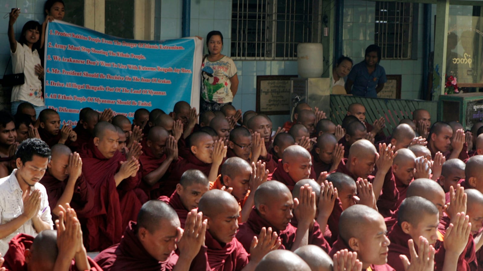 cheats/2012/10/25/seven-killed-in-burma-clashes/burma-sectarian-violence-cheat_z6hwj2