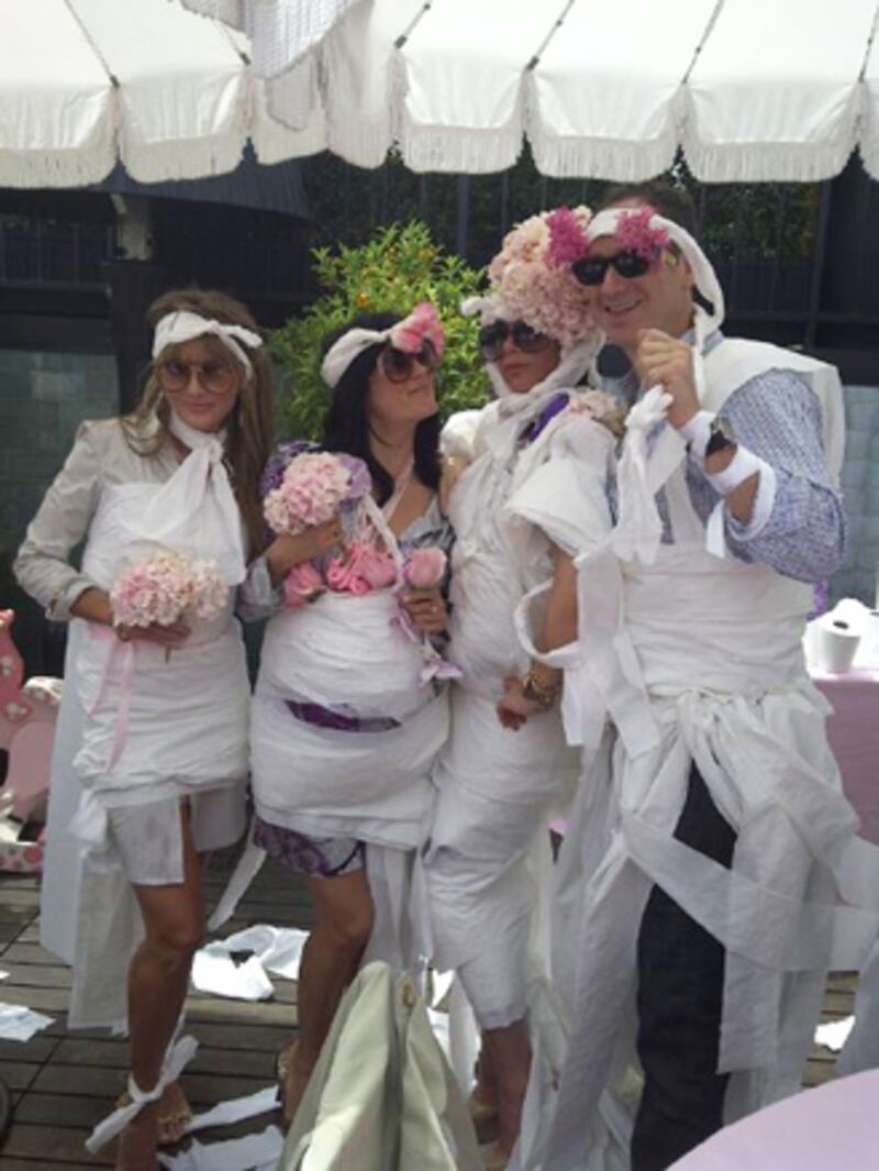 galleries/2011/05/19/celebrity-photos-on-twitter/twitpi519---beckham_hvitwh