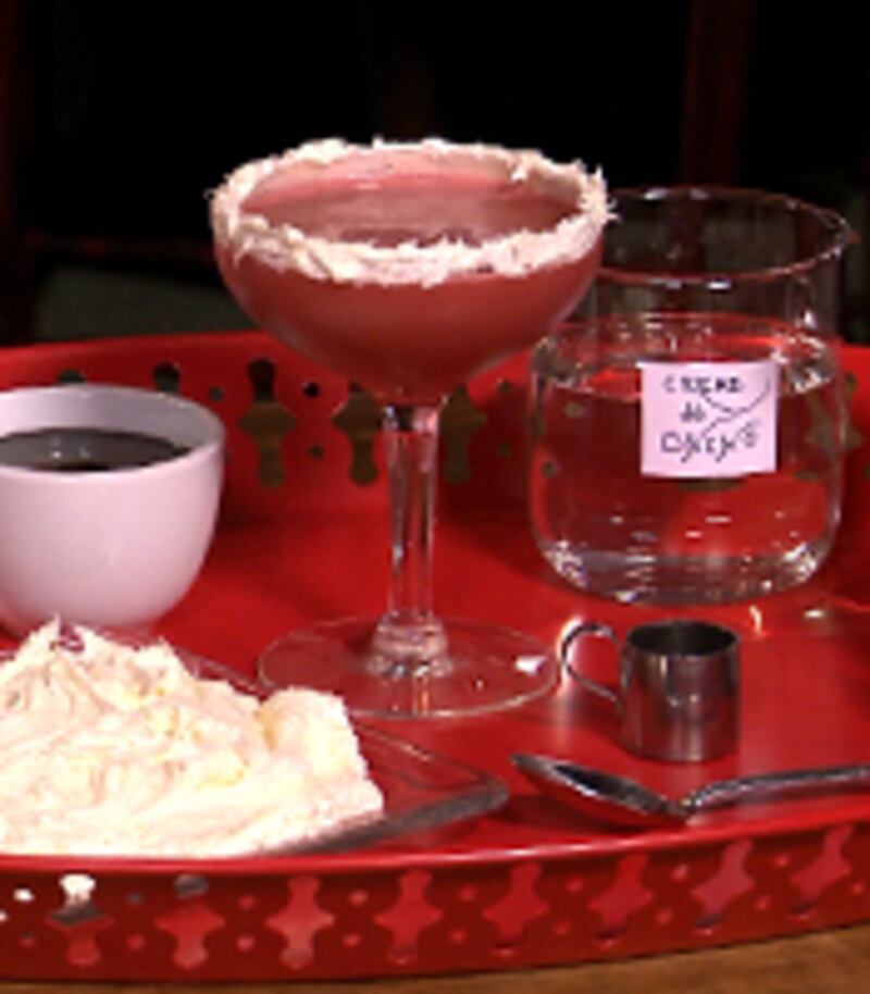 articles/2011/02/09/valentines-day-cocktail-recipes-to-fall-in-love-with/vday-cocktails---red-velvet-cupcake_r8xfpq