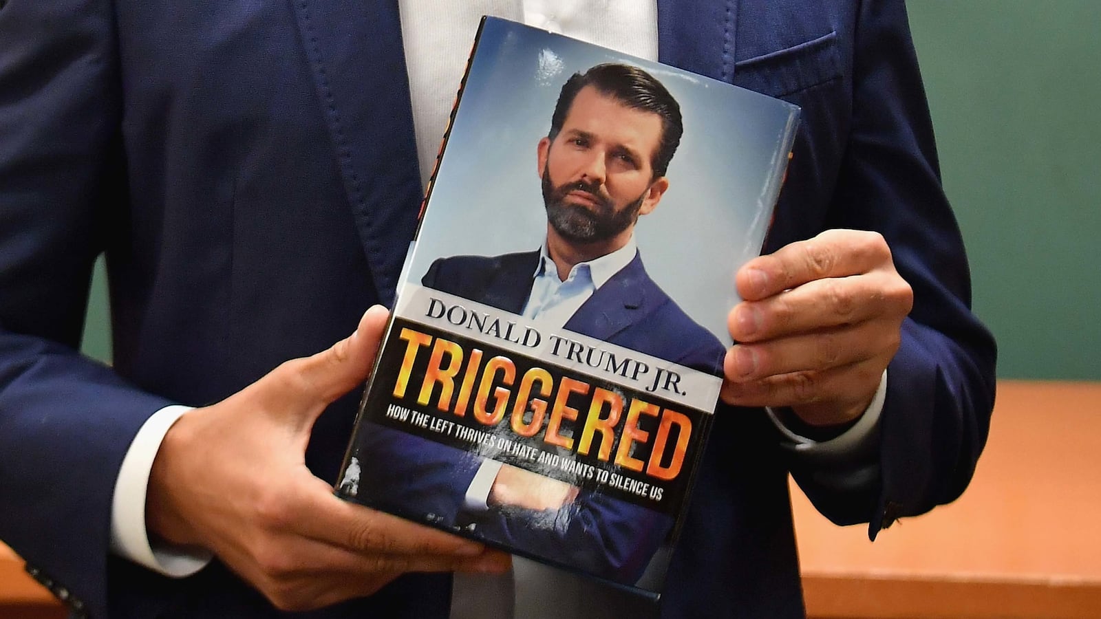 191111-jong-fast-jr-book-tour_pqpgev