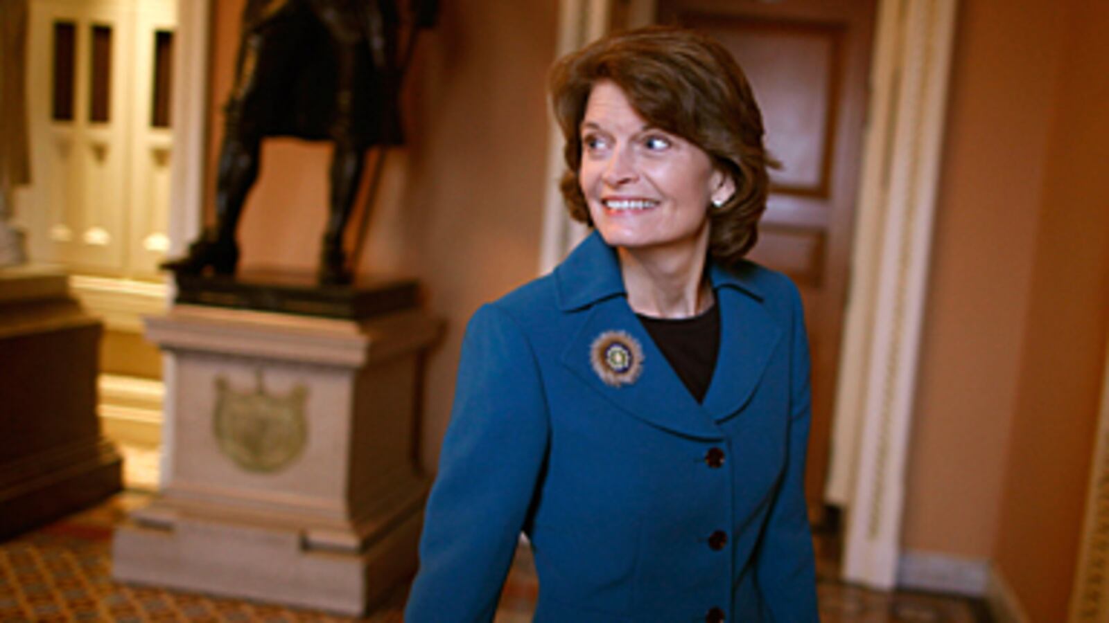 cheats/2010/12/27/miller-relents-on-senate-fight/murkowski-to-be-seated_k18ujd