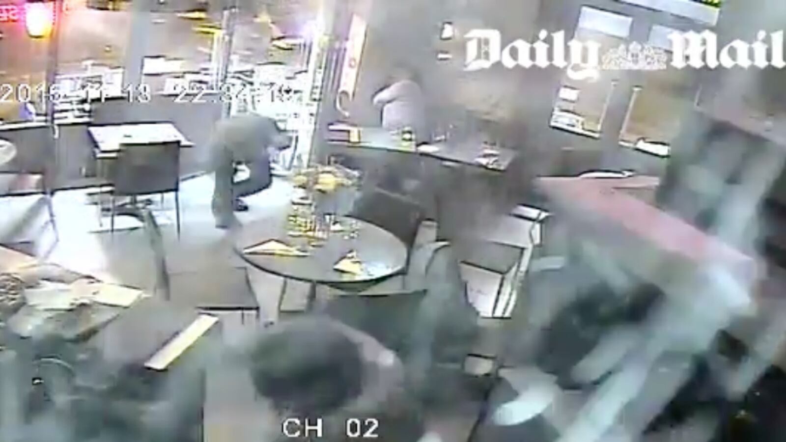 cheats/2015/11/19/new-video-shows-paris-attack-on-eatery/151119-daily-mail-footage-cheat_kqnztu