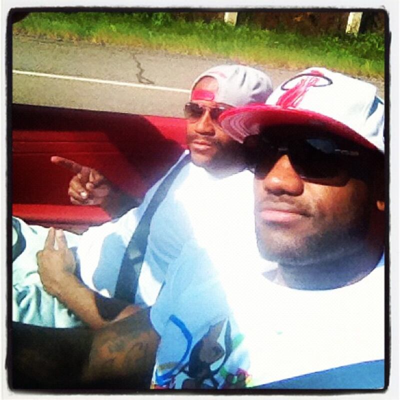 galleries/2012/09/16/hilary-duff-lebron-james-more-celebrity-twitter-pictures-photos/lebron-james_af7tlj