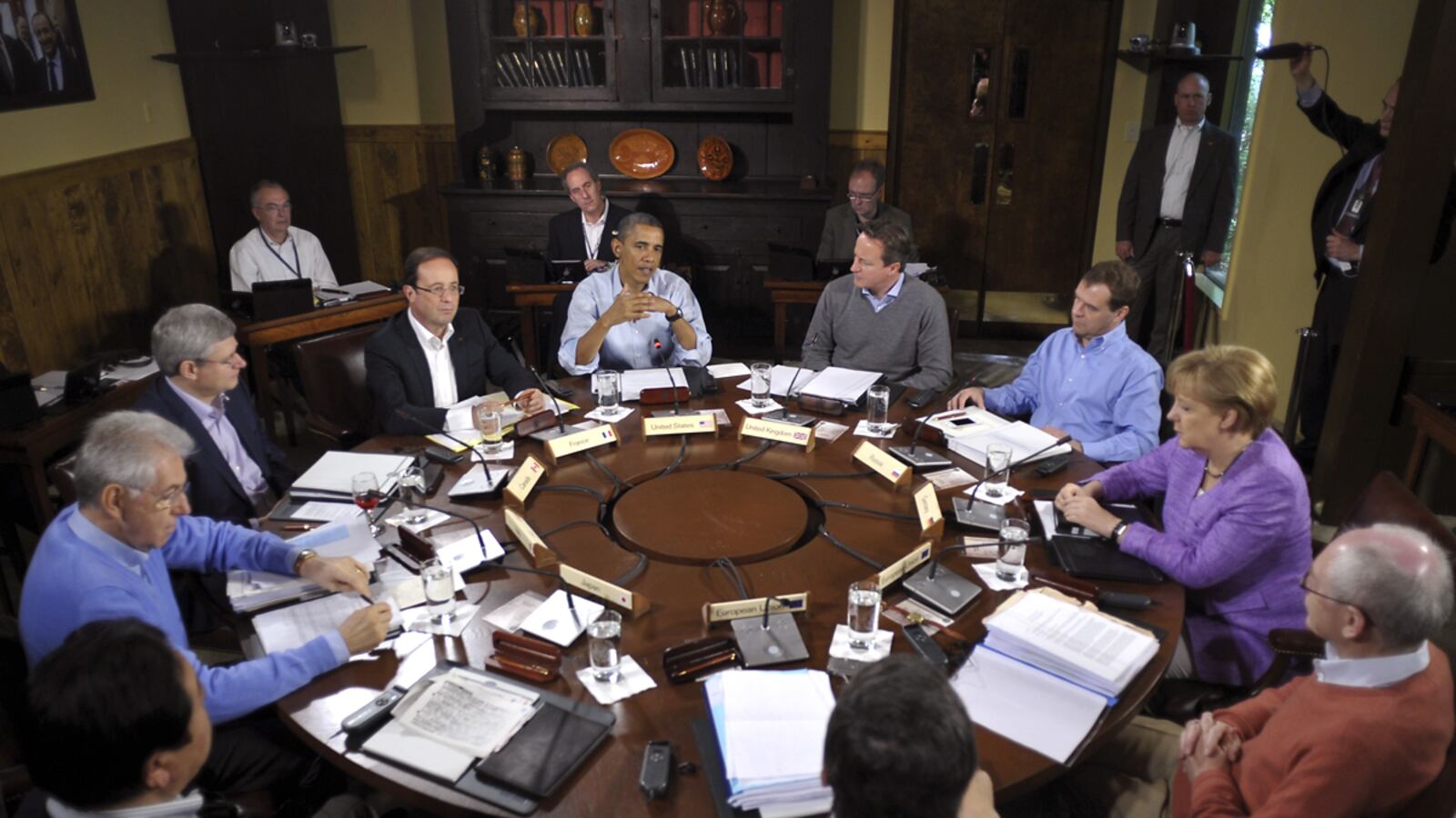 cheats/2012/05/19/g8-leaders-save-greece/g8-camp-david-greece-cheat_hh4eto