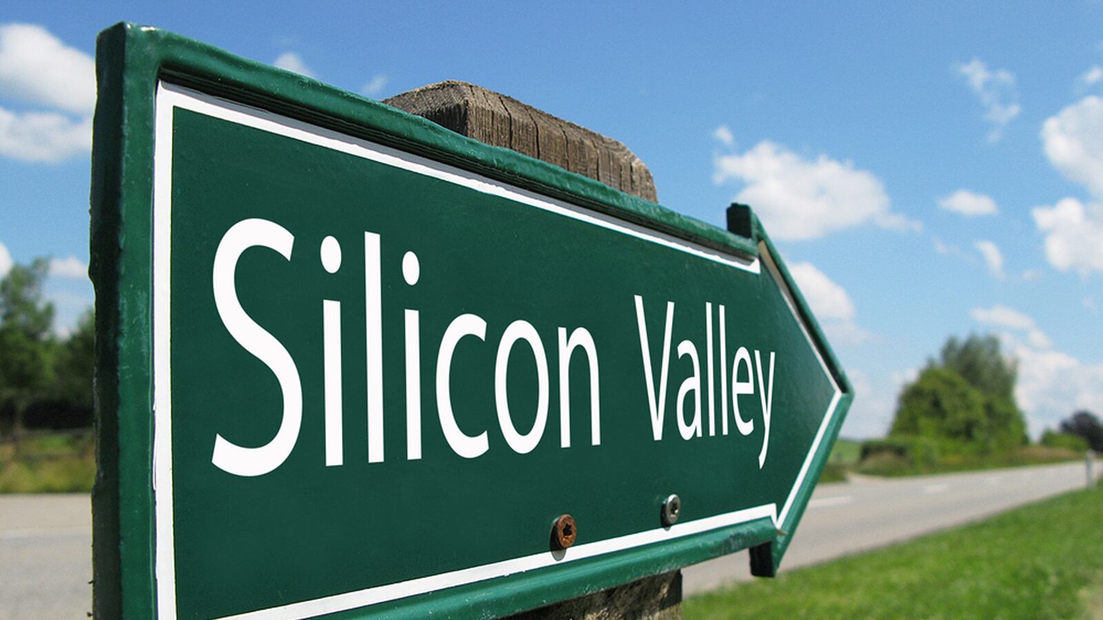articles/2013/11/30/the-race-is-on-in-silicon-valley-to-escape-real-america/131129-silion-valley_dfs8tv