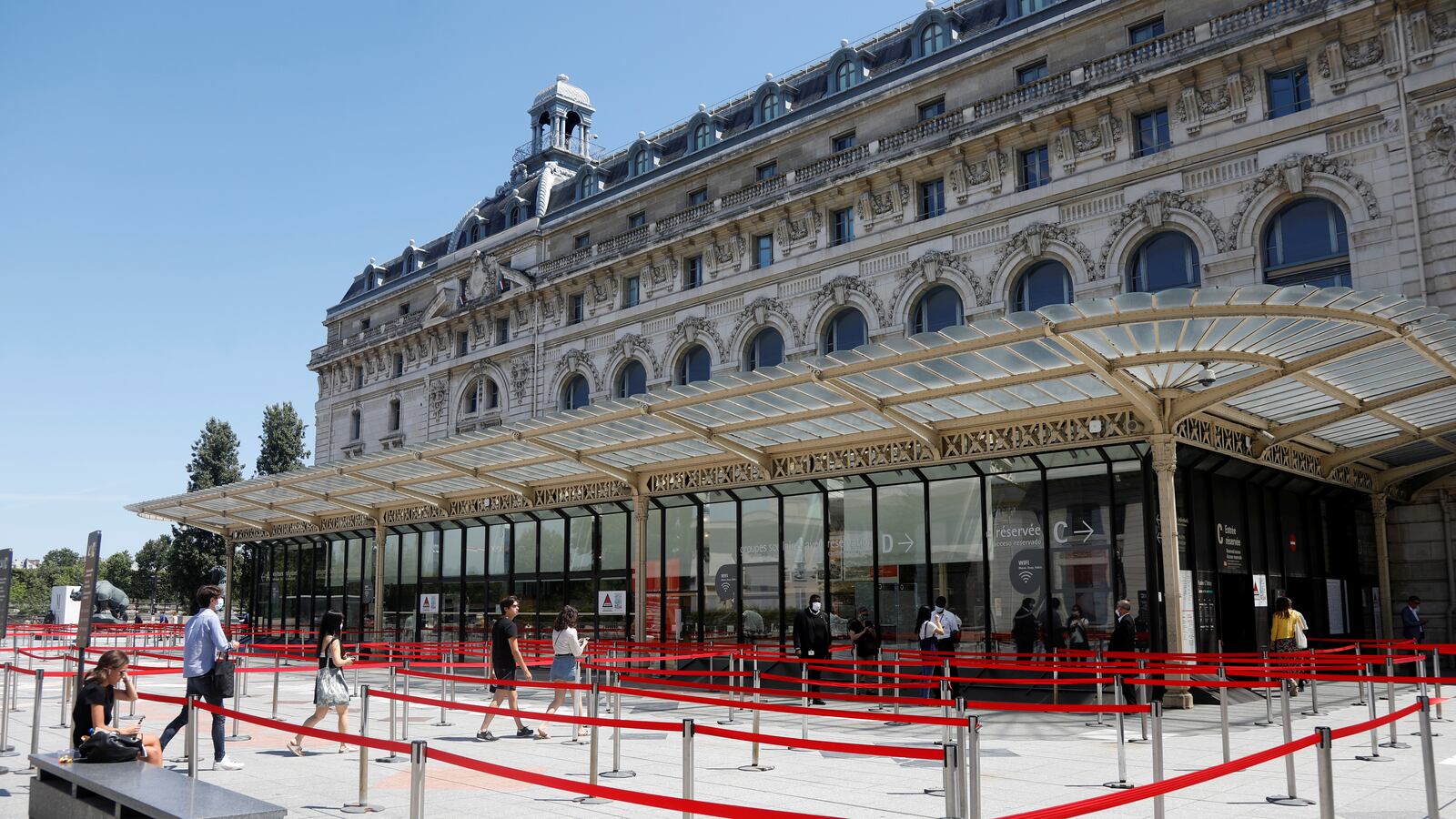 2020-06-23T113606Z_1389401483_RC2ZEH9H1TPX_RTRMADP_3_HEALTH-CORONAVIRUS-PARIS-MUSEUM_rsbyfo