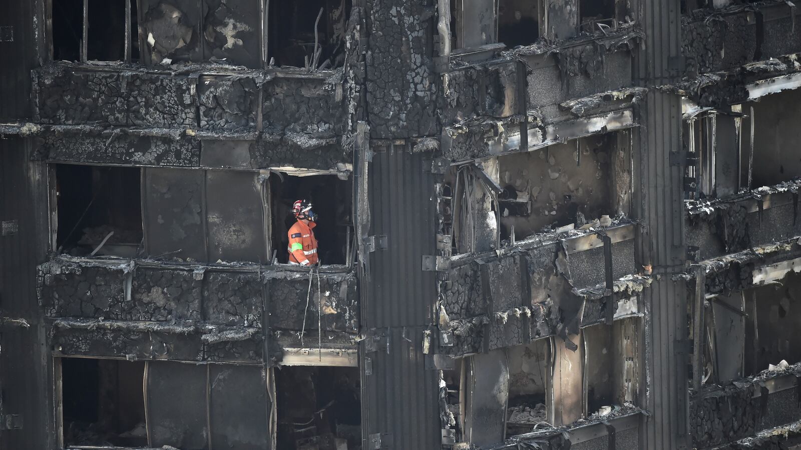 170617-london-fire-death-toll-cheat_tjinsj