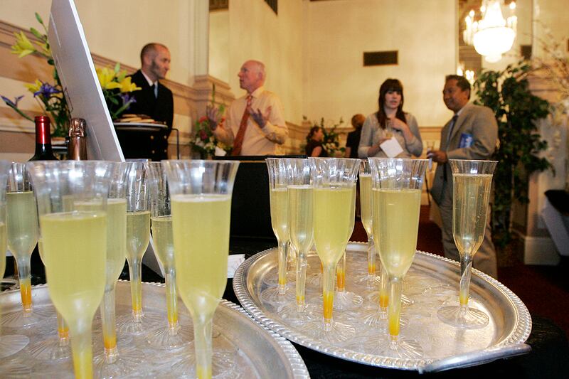 galleries/2011/06/28/same-sex-wedding-industry/gay-marriage-restaurant_s2zxbd