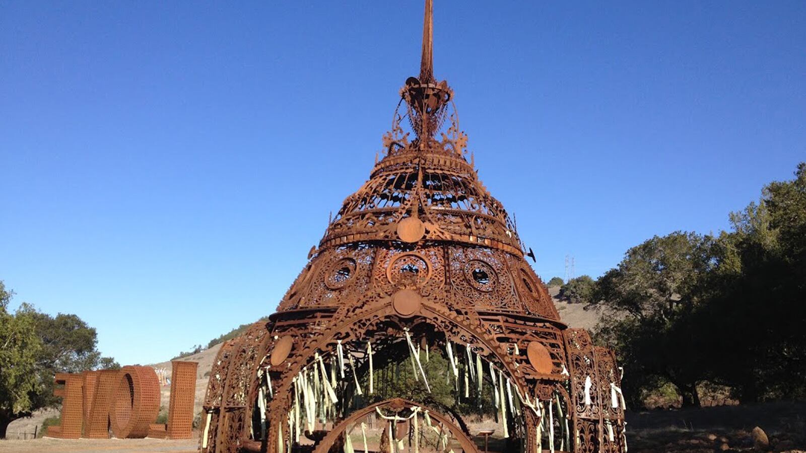 articles/2014/02/14/david-best-creates-a-temple-made-of-memories-outside-san-francisco/140213-klein-temple-tease_ctvjud