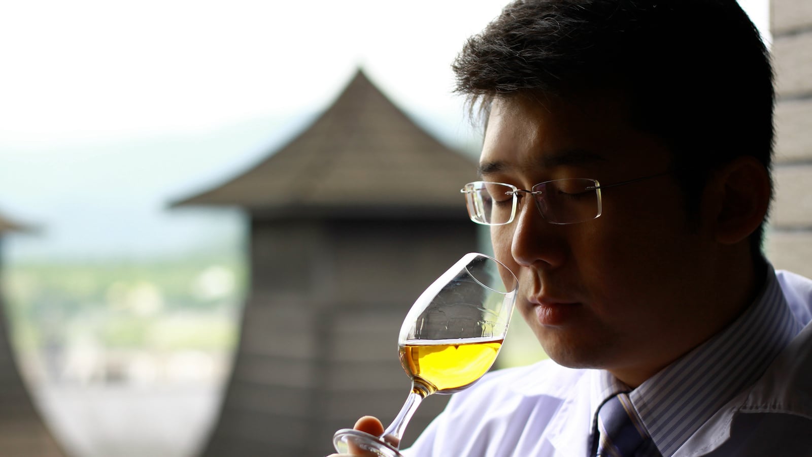 articles/2016/08/04/single-malt-whiskey-s-global-domination/160808-bryson-single-malt-whiskey-tease_clmqko