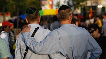 cheats/2009/10/26/same-sex-couple-count-deferred-to-2020/gay-couples-census_u7y9v4