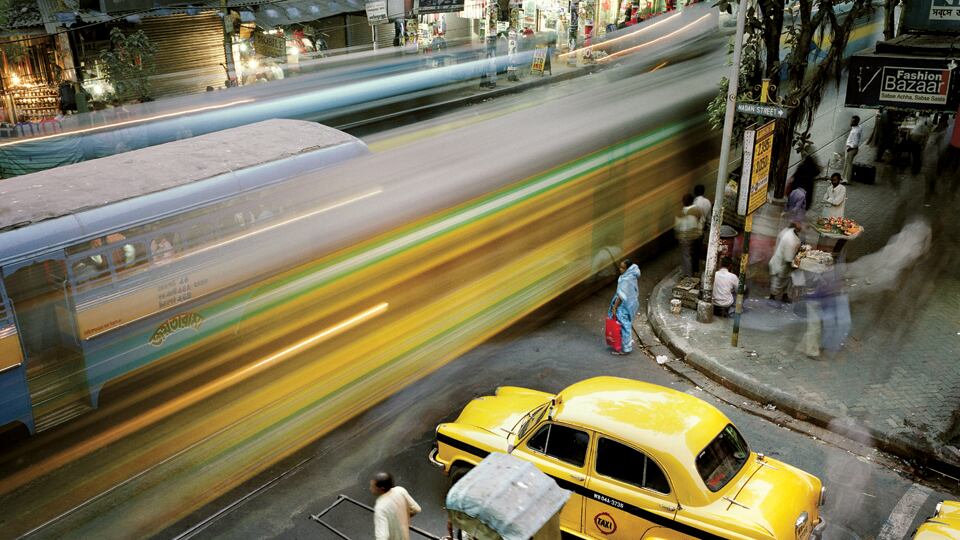 cheats/2011/12/07/how-india-keeps-its-economy-down/metropolis-martin-roemers-calcutta_blhkaf