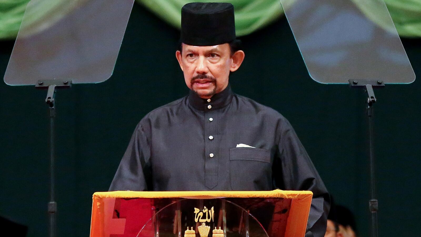 articles/2014/04/22/brunei-returns-to-the-stoning-age/140421-michaelson-brunei-tease_llxu9d