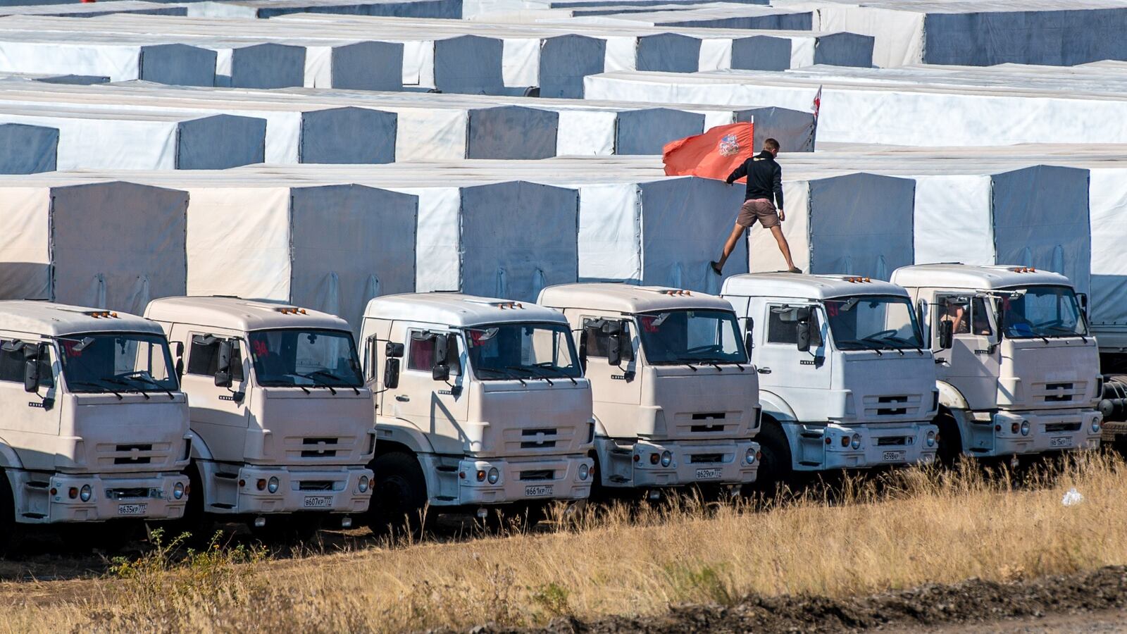 cheats/2014/08/23/russian-convoy-leaves-ukraine/140823-russian-convoy-cheat_l1pjnm