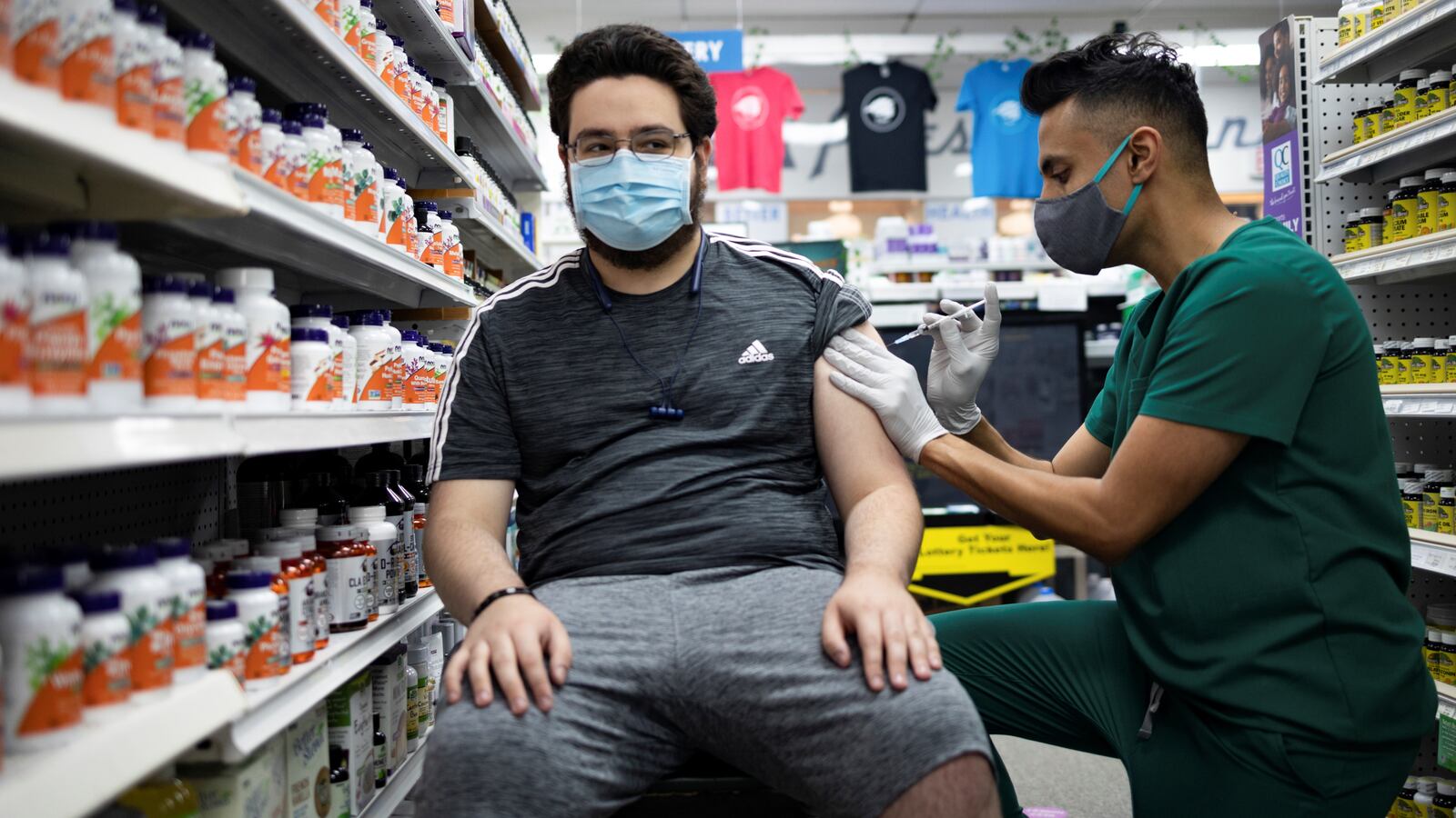 2021-08-15T003641Z_980762649_RC295P95FA8G_RTRMADP_3_HEALTH-CORONAVIRUS-USA-VACCINES_a81ucr