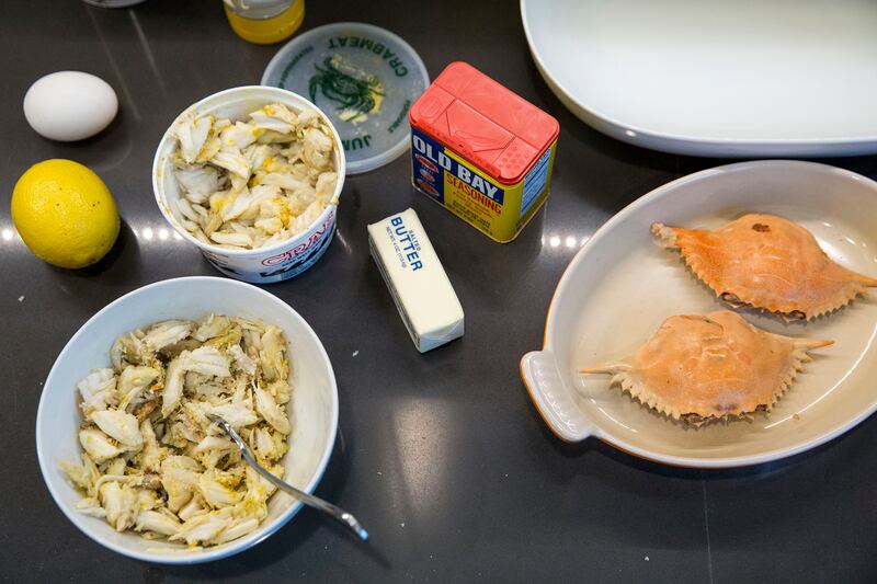 articles/2015/09/20/presidential-palates-how-to-make-martha-washington-s-crab-pie/150919-drobineck-crab-pies-embed1_gjlsjk