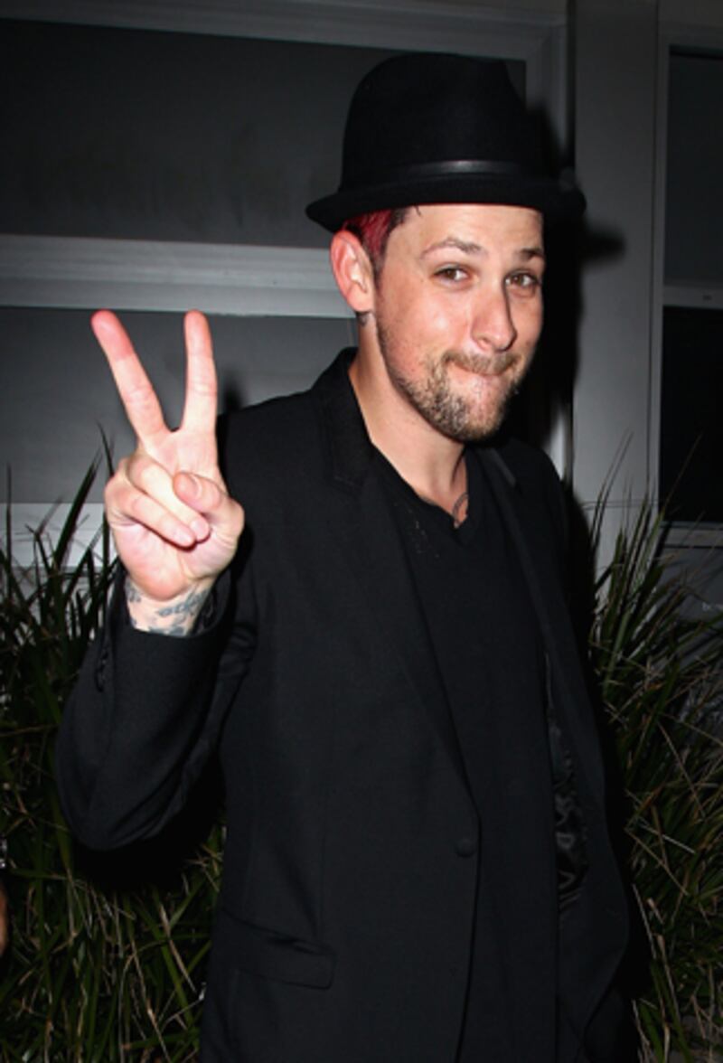 galleries/2012/05/24/courtney-love-john-mayer-more-twitter-overshares-photos/twitter-oversharing-joel-madden_vxr5dp