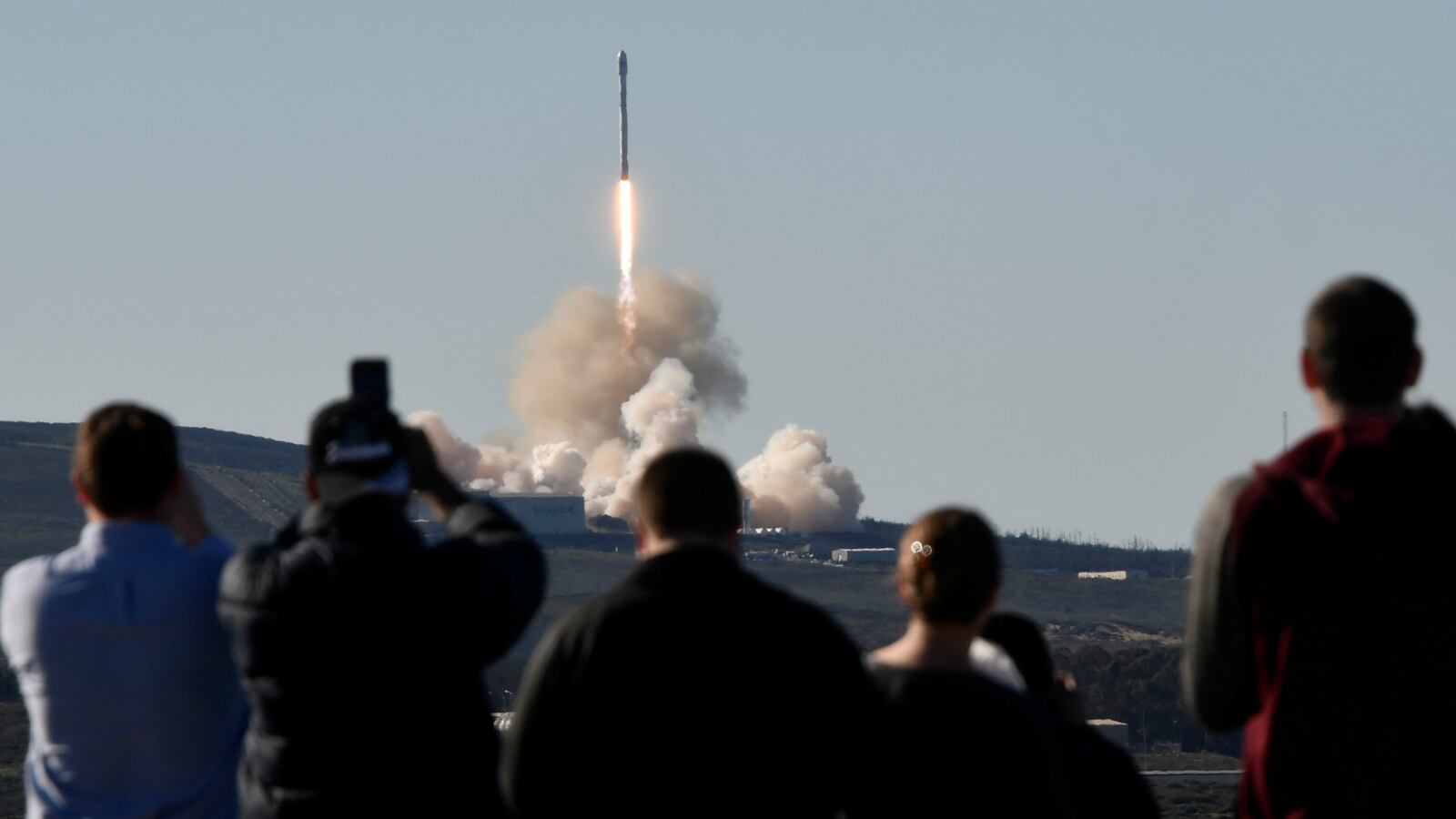 cheats/2017/01/14/spacex-returns-to-flight-after-september-s-rocket-explosion/170114-spacex-launch-iridium-cheat_gaqgef