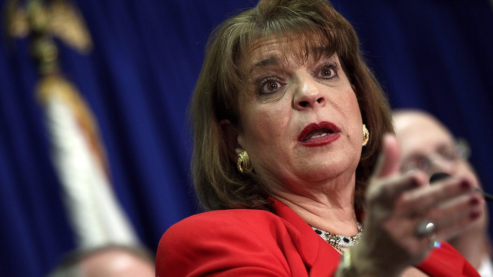 articles/2013/07/15/who-is-angela-corey-from-being-fired-to-prosecuting-zimmerman/130714-linton-corey-tease-embed_qomies