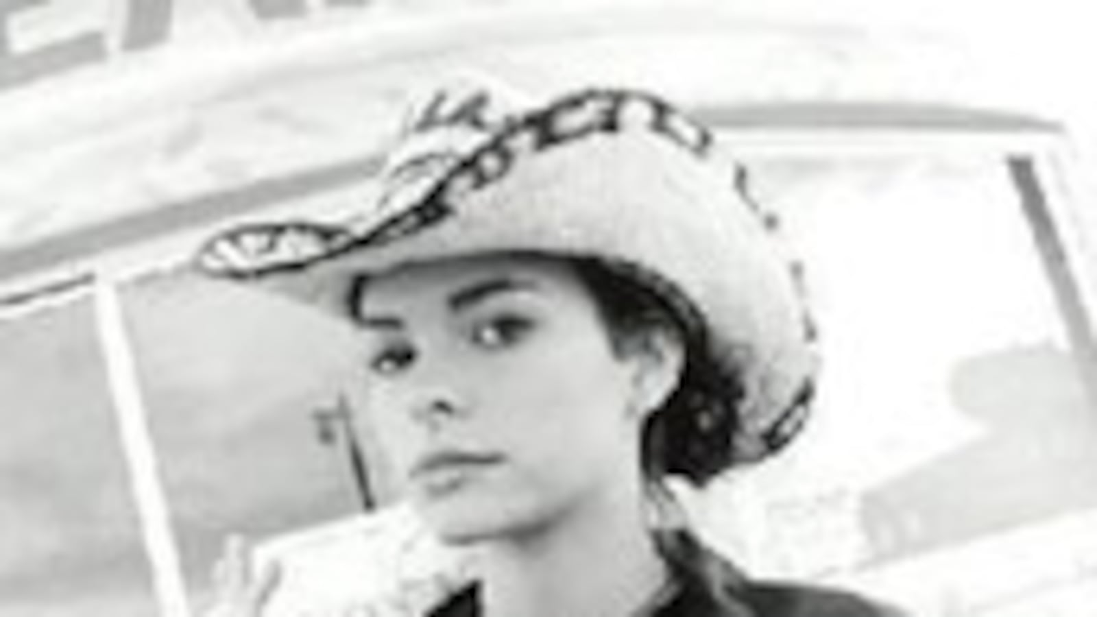 articles/2010/04/22/twitter-creates-a-new-star/soloway-kelly-oxford_95918_nltsap