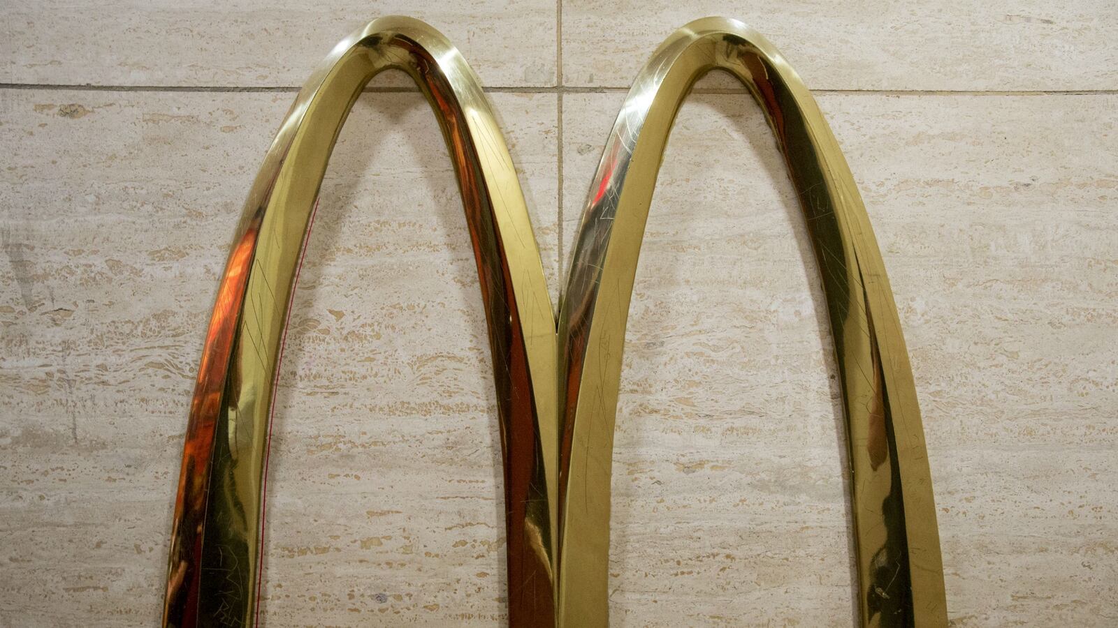 cheats/2015/07/23/2-bombs-found-inside-indiana-mcdonalds/150723-mcdonalds-bomb-cheat_tkpyzq