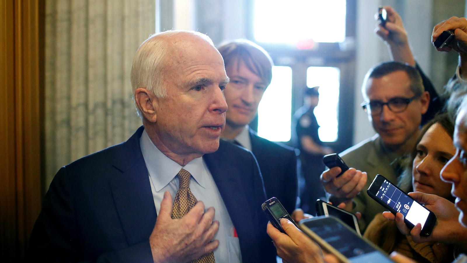 170516-mccain-watergate-cheat_knholu