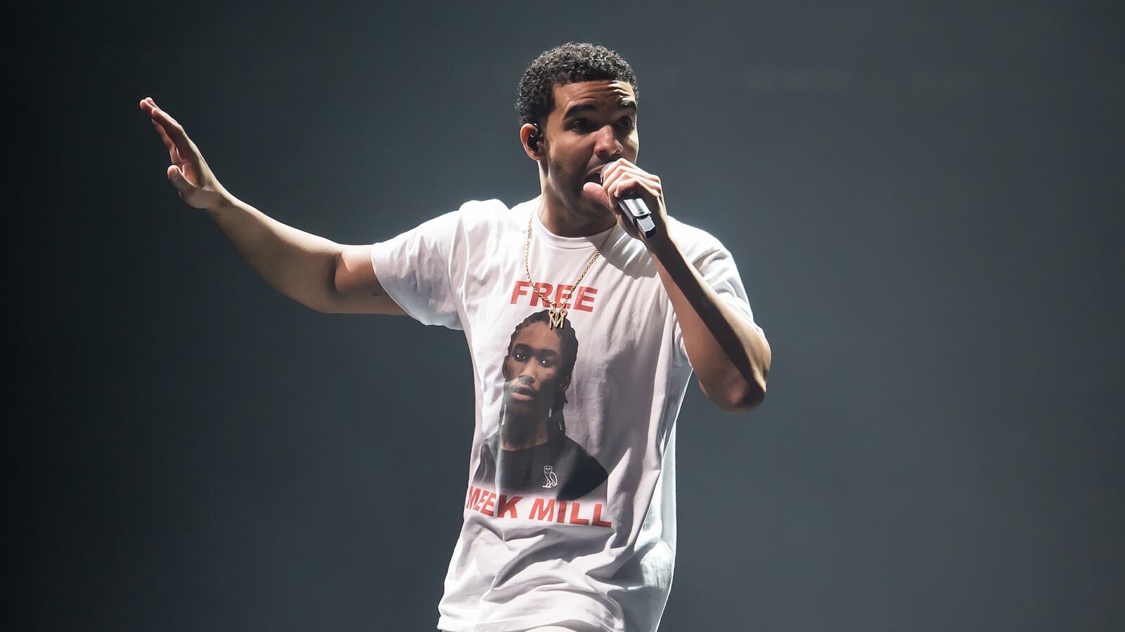 articles/2015/07/22/meek-mill-blasts-drake-for-using-a-ghostwriter-rick-ross-and-chris-brown-weigh-in-on-the-beef/150213-williams-drake-tease_iwdilf