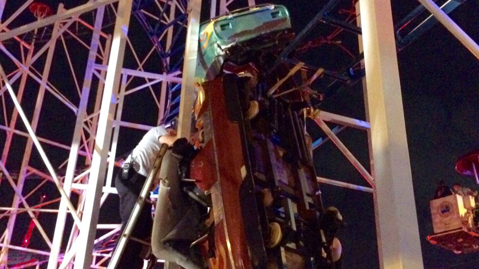 180614-florida-roller-coaster-accident-cheat_rb3cut