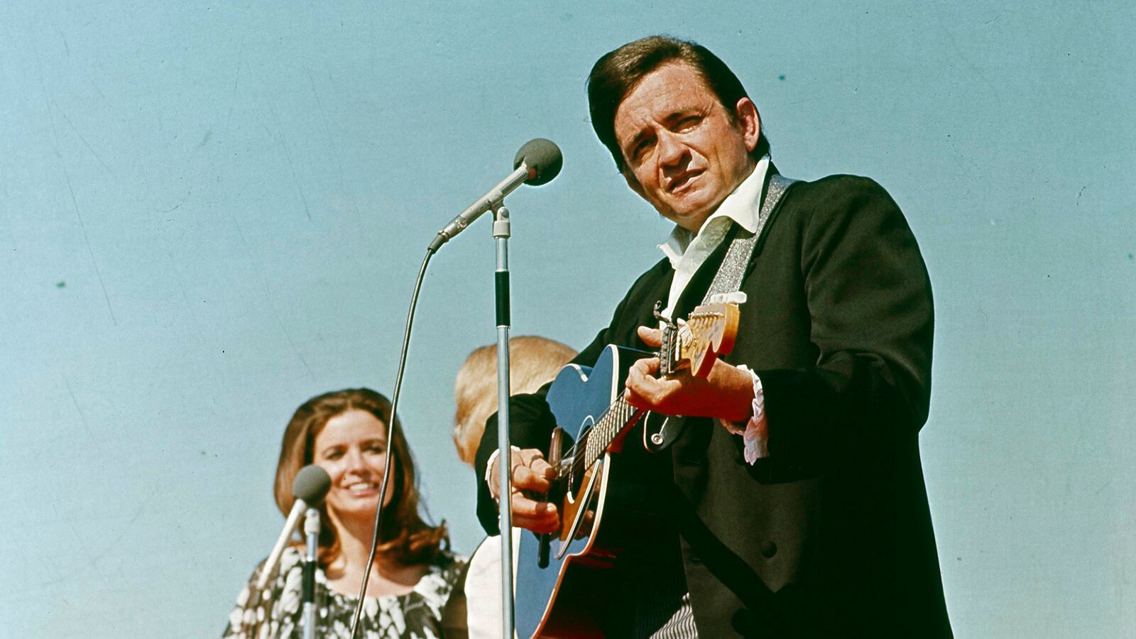 articles/2013/10/26/excerpts-from-a-new-johnny-cash-biography-capture-his-iconoclastic-genius/131025-hillburn-johnny-cash-tease_y0h6gr