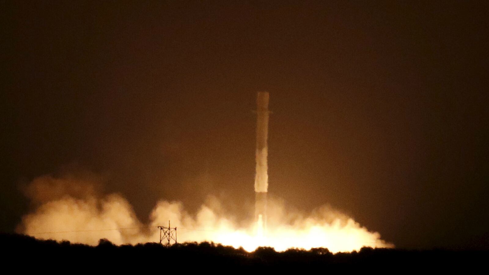 cheats/2015/12/21/spacex-successful-in-landing-rocket/151222-spacex-launches-lands-rocket-cheat_cm5flm