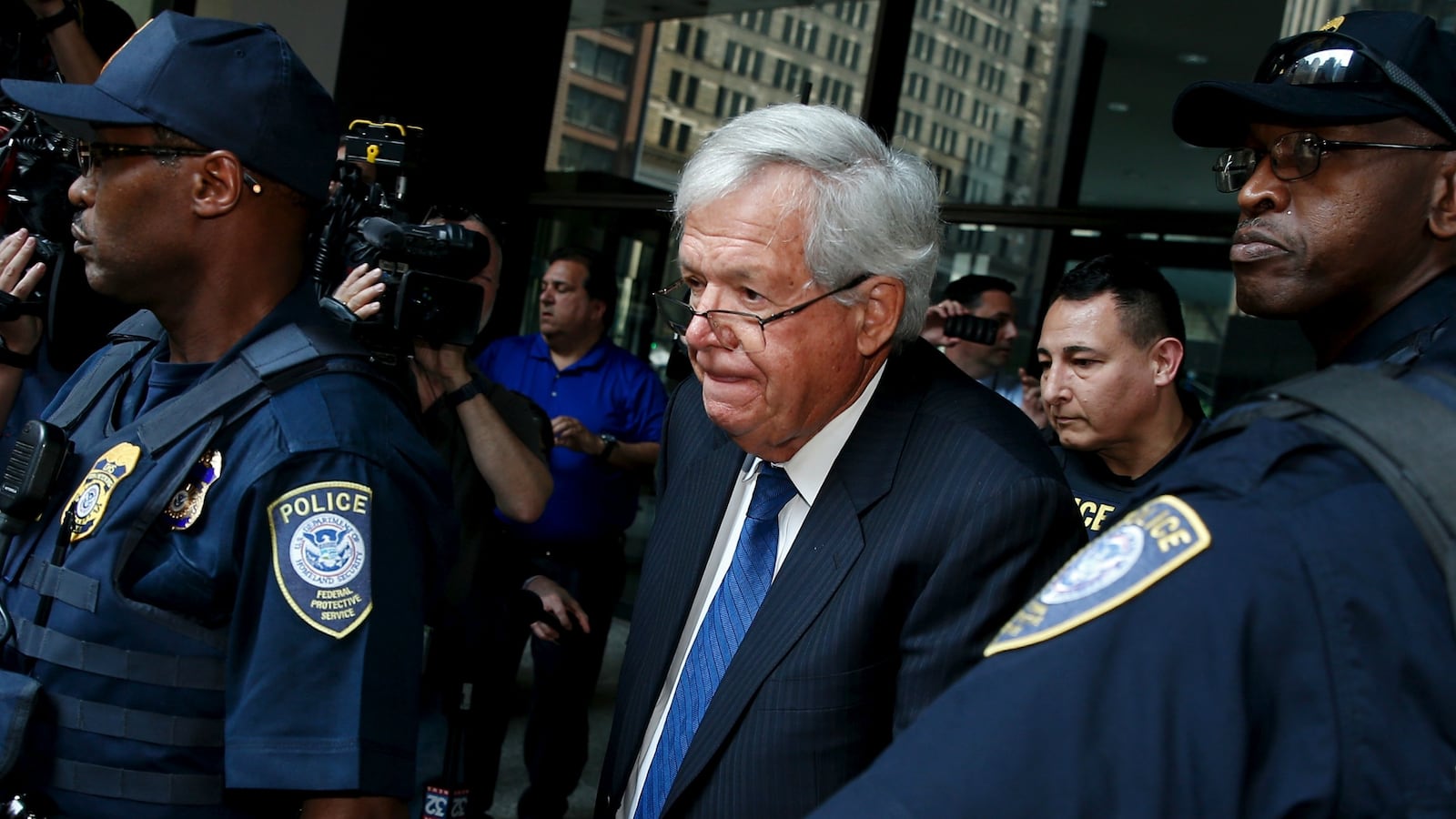 cheats/2016/04/13/hastert-abuse-vic-to-testify-in-court/160409-dennis-hastert-cheat_dxbvse