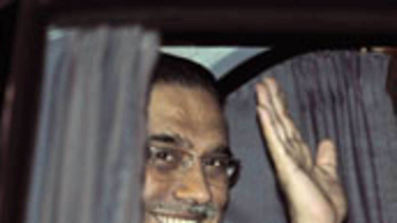 articles/2009/04/30/the-playboy-running-pakistan/schmidle-zardari_24772_lq1mrz