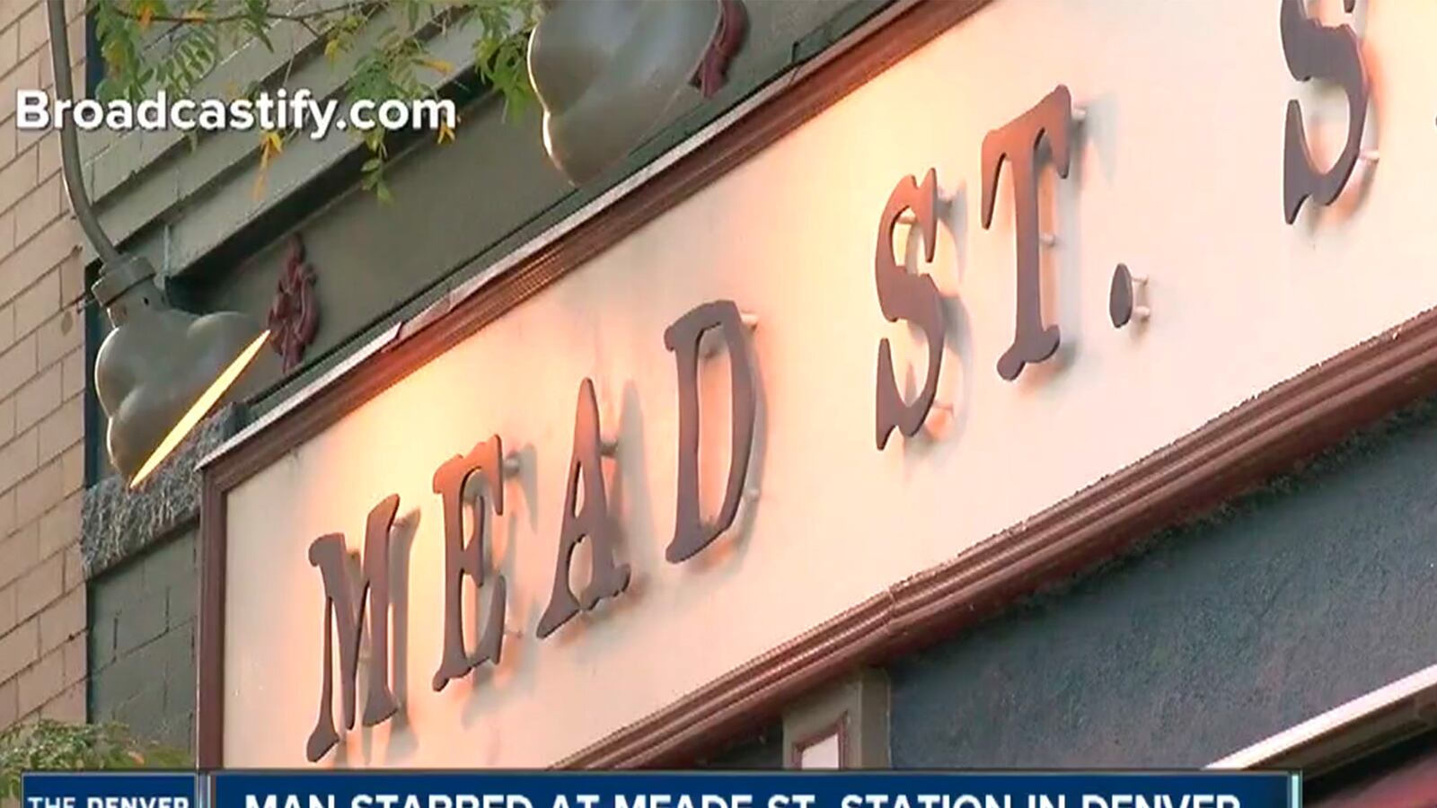 cheats/2016/09/06/denver-police-hunt-throat-slashing-suspect/160907-denver-throat-slash-cheat_hlbc0e