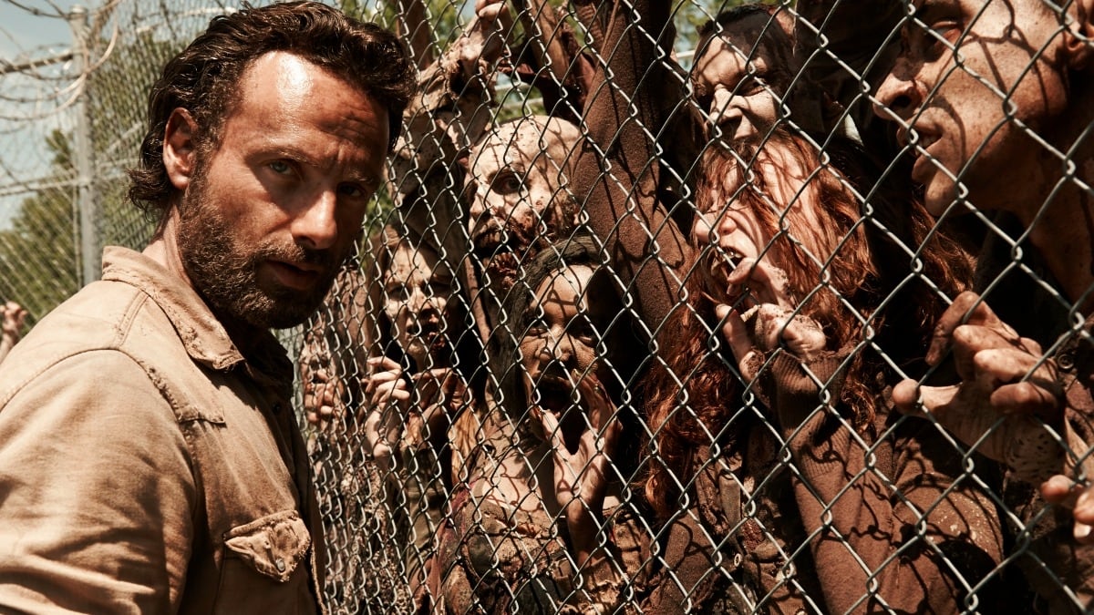 articles/2013/10/20/the-walking-dead-infected-recap-there-will-be-exploding-faces/leon-walkingdead-embed3_qtnqhm