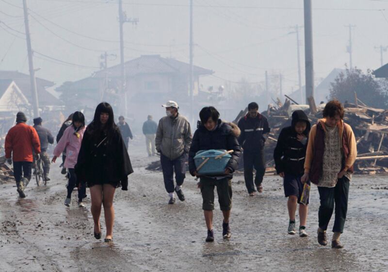 galleries/2011/03/11/quake-tsunami-hit-japan/japan-quake---day-two-4_zmajq4