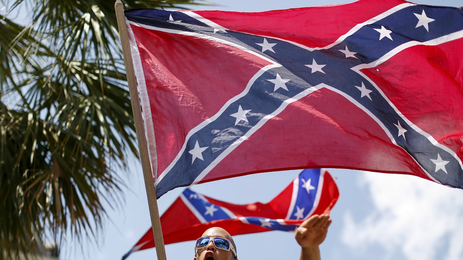 cheats/2016/05/19/house-votes-to-ban-confederate-flags-at-vets-cemeteries/160519-confederate-flag-cheat_px0qay
