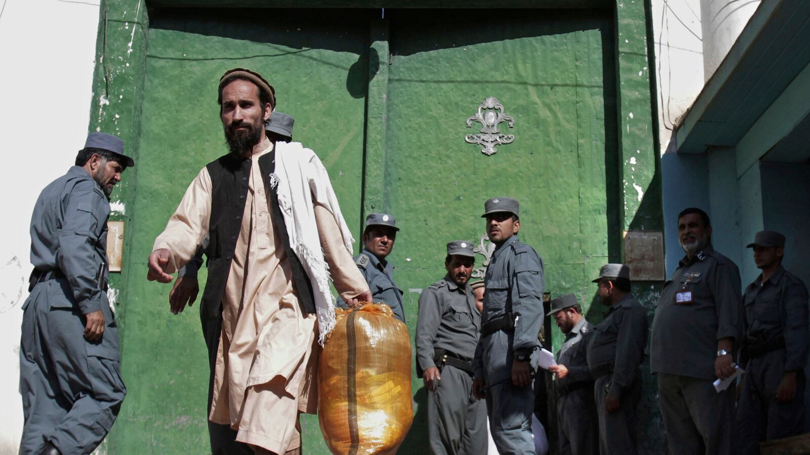 articles/2013/12/06/freed-taliban-prisoners-in-pakistan-and-afghanistan-return-to-jihad/131205-taliban-prisoners-tease_yepr9l