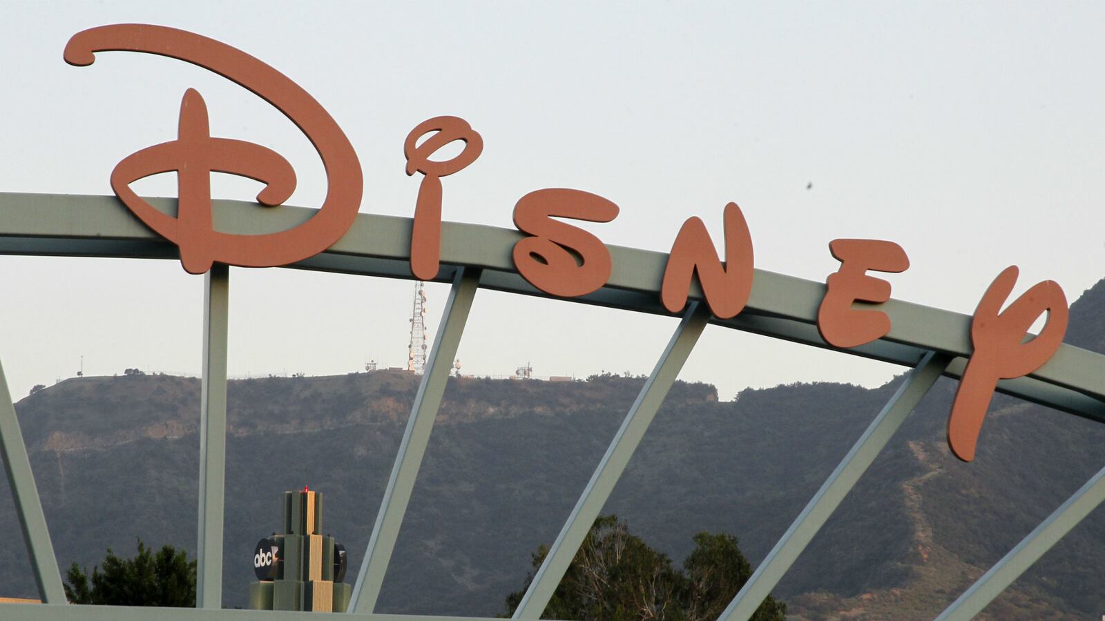 cheats/2015/06/16/disney-cancels-tech-employee-lay-offs/150616-disney-cheat_tkdmhz