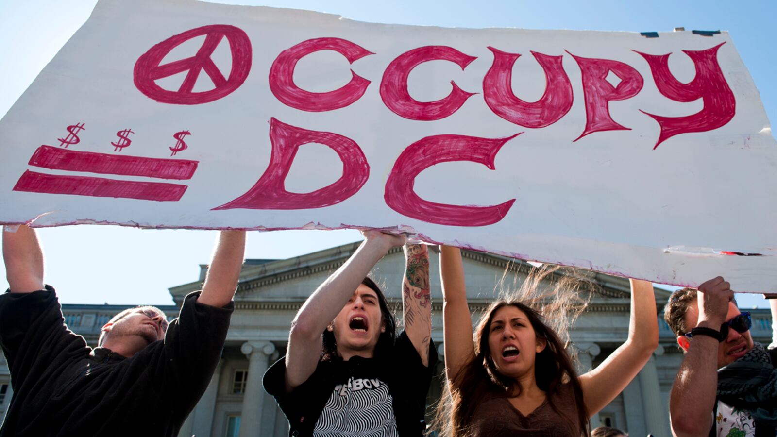 articles/2011/10/18/dc-police-chief-cathy-lanier-builds-trust-with-occupy-wall-street-protesters/policing-protesters-dc-clift_ecxruj