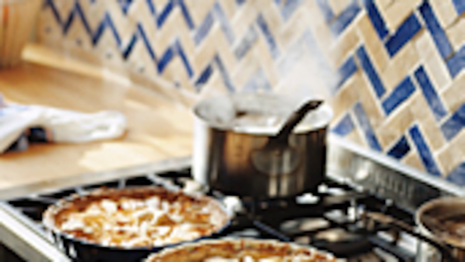 articles/2010/11/18/michel-richard-sweet-magic-4-autumnal-desserts/richard-autumnal-desserts_142150_jqebpj