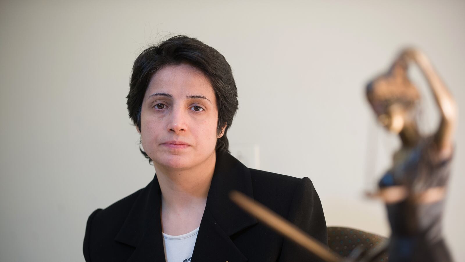 articles/2012/12/06/iran-nasrin-sotoudeh-s-victorious-hunger-strike/memarian-sotoudeh-hugner-strike-tease_ms1bm8
