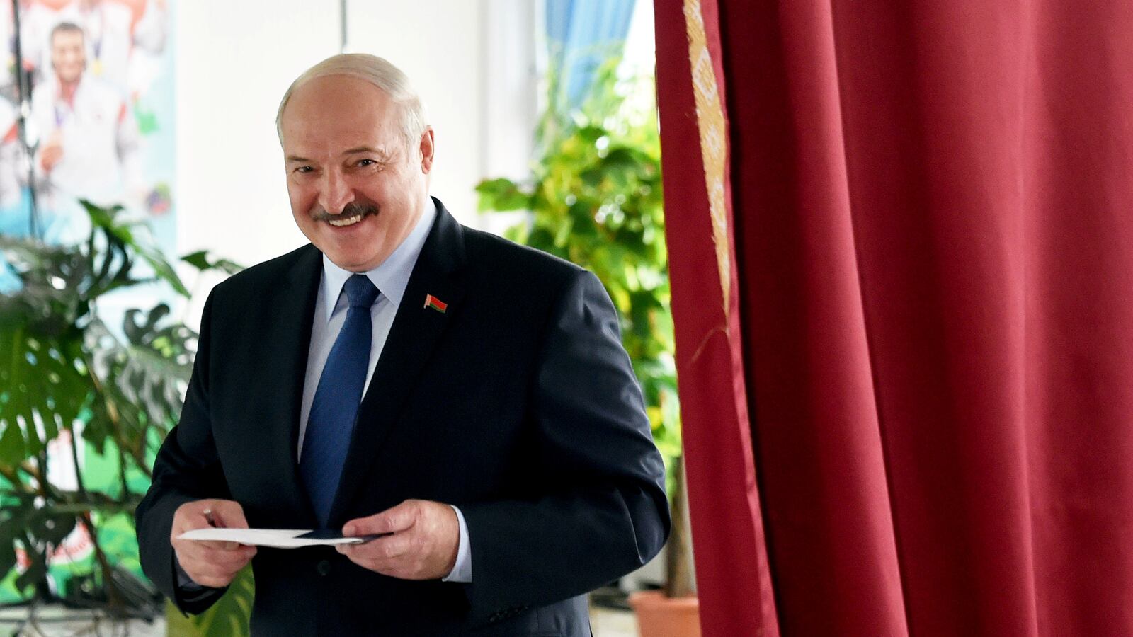 2020-08-09T082541Z_1489753327_RC28AI9HV9F1_RTRMADP_3_BELARUS-ELECTION-LUKASHENKO_fiyskp