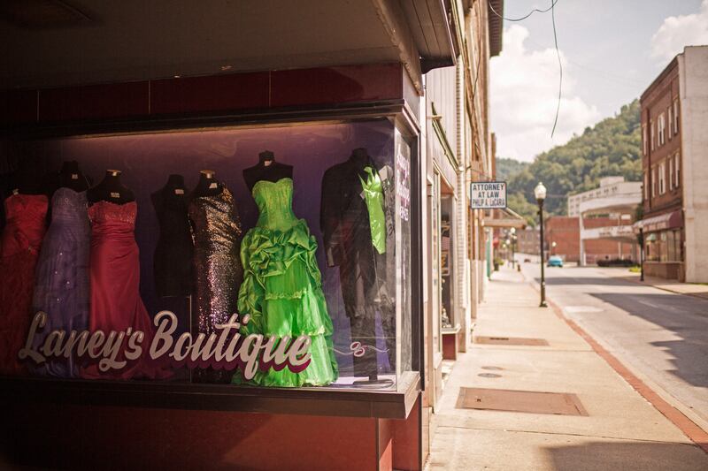 galleries/2014/09/21/america-s-fading-main-streets/140918-price-main12-tease_m1ch0y