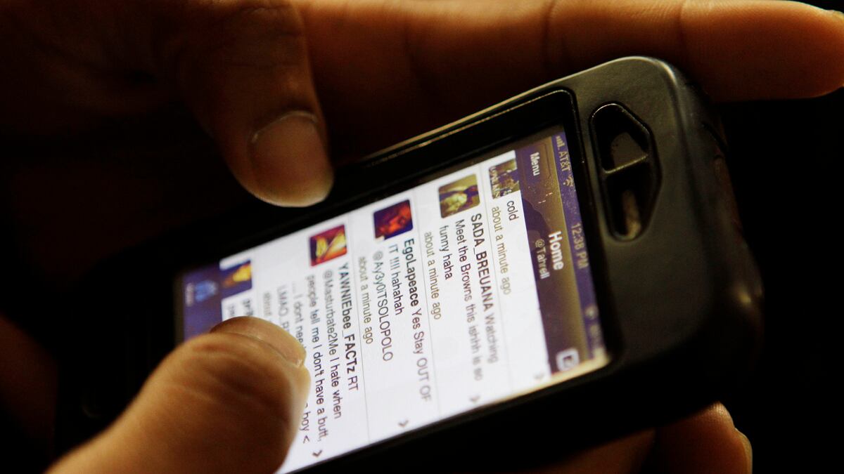 cheats/2011/09/29/study-twitter-documents-our-moods/twitter-moods-cheat_h697es