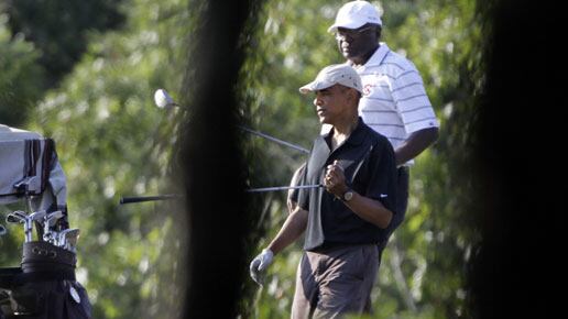 galleries/2009/08/23/obama-family-trips/obamas-on-vacation-4-2_si0vwm