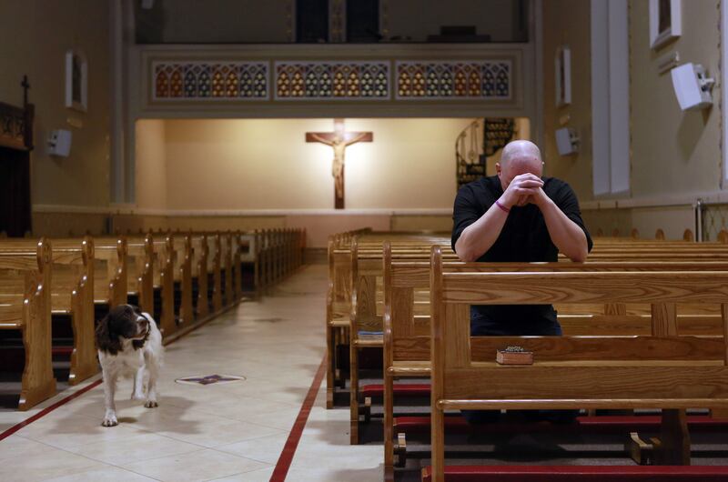 galleries/2015/04/05/pray-father-pepper-doesn-t-punch-you-out/150318-boxing-priest-01_smhpvj