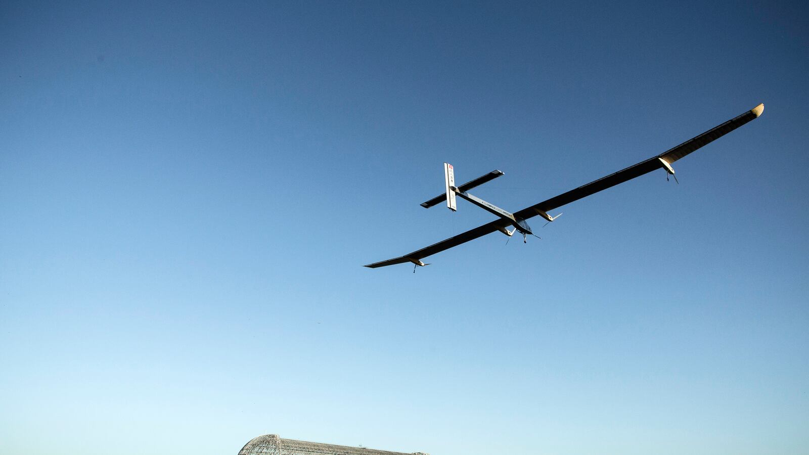 articles/2013/05/03/solar-plane-that-can-fly-day-and-night-takes-off/130503-solar-plane-tease_cjofqm